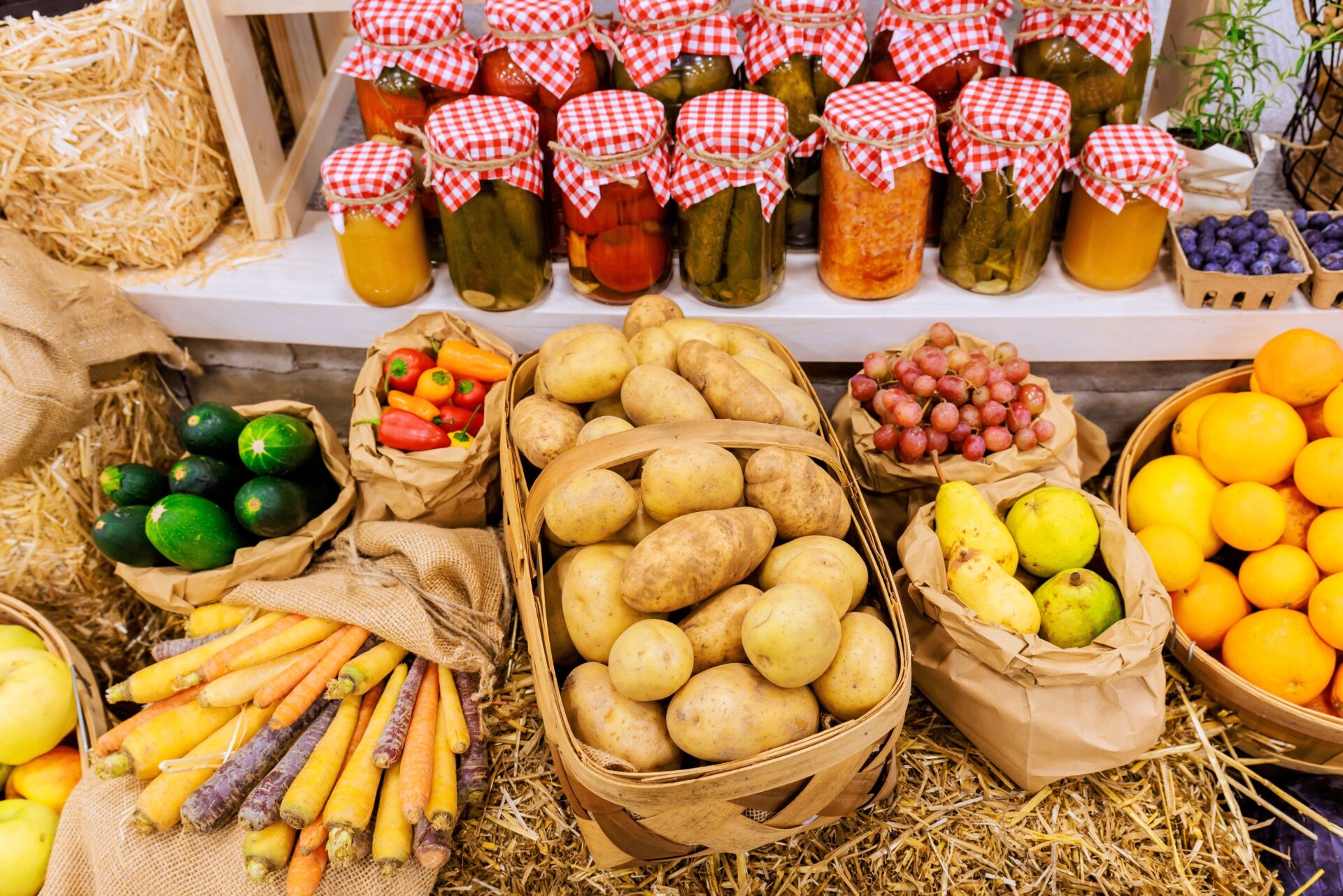 Picture of farmers market with produce for eating seasonally.